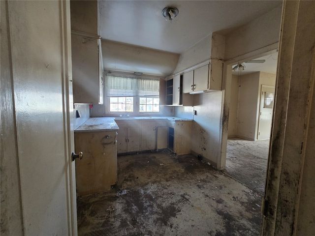 6 Kirkwood Circle, Iowa City, IA 52240