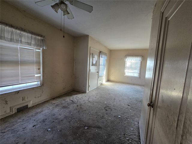 6 Kirkwood Circle, Iowa City, IA 52240