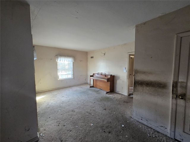 6 Kirkwood Circle, Iowa City, IA 52240