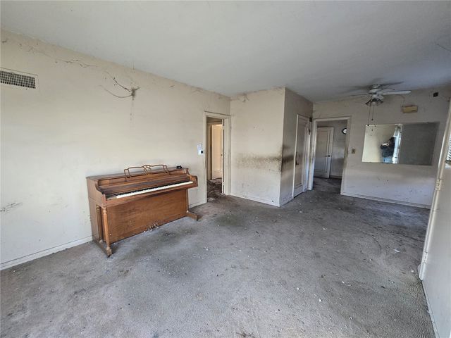 6 Kirkwood Circle, Iowa City, IA 52240