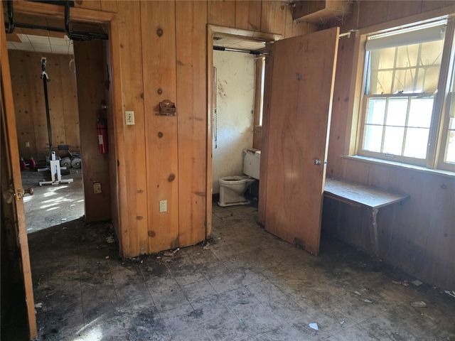 6 Kirkwood Circle, Iowa City, IA 52240