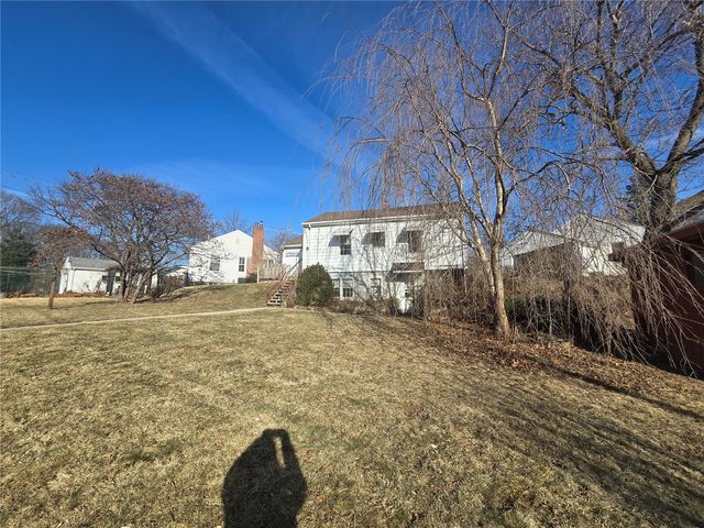 6 Kirkwood Circle, Iowa City, IA 52240