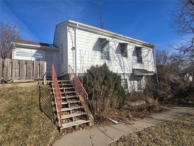 6 Kirkwood Circle, Iowa City, IA 52240