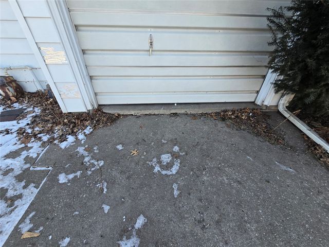 6 Kirkwood Circle, Iowa City, IA 52240