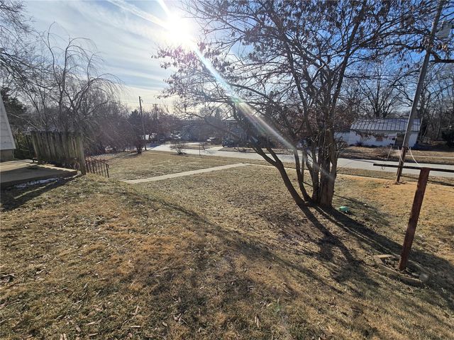 6 Kirkwood Circle, Iowa City, IA 52240