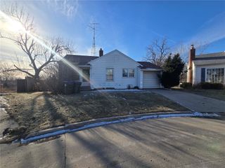 6 Kirkwood Circle, Iowa City, IA 52240