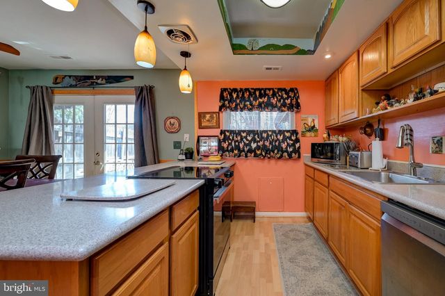 11 AQUARIUS CT, Silver Spring, MD 20906