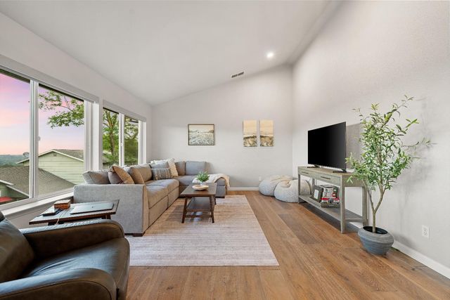 7380 Ridge Rd, Newcastle, CA 95658