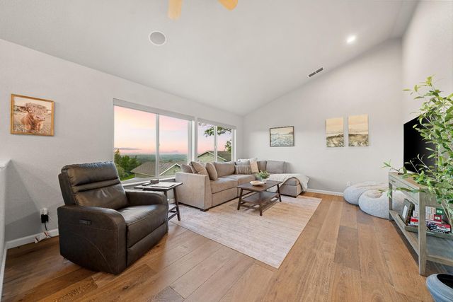 7380 Ridge Rd, Newcastle, CA 95658