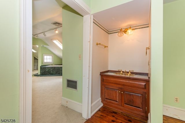 175 Route202, Far Hills Boro, NJ 07931