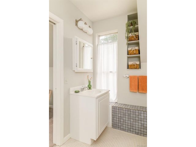 2934 Champa St, Denver, CO 80205