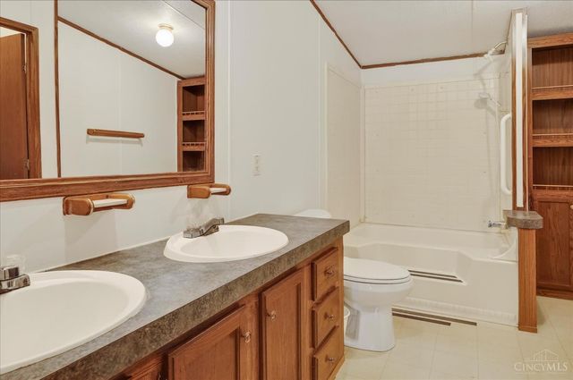 674 Bernard Road, New Vienna, OH 45159