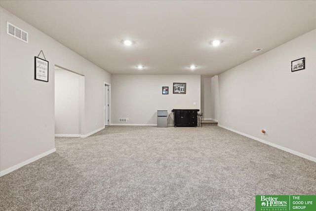 11452 Sunburst Drive, Papillion, NE 68046