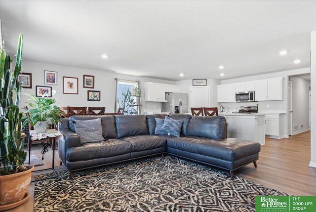 11452 Sunburst Drive, Papillion, NE 68046