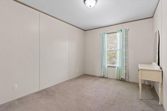 37 Scratch Ankle Road, Trenton, GA 30752