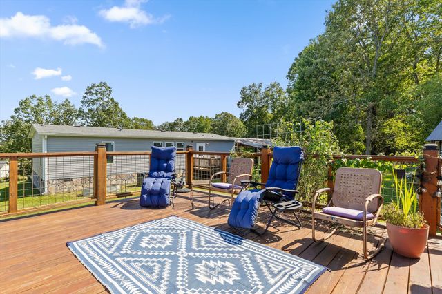 37 Scratch Ankle Road, Trenton, GA 30752