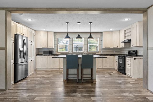 37 Scratch Ankle Road, Trenton, GA 30752