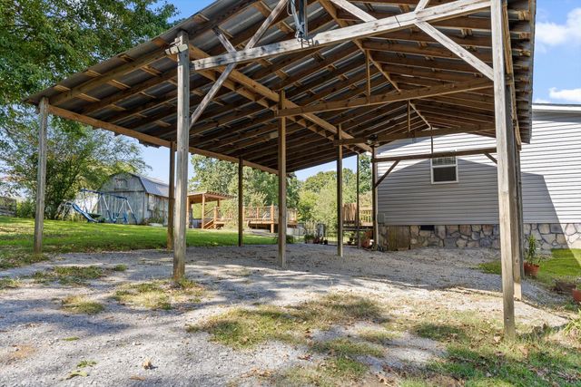 37 Scratch Ankle Road, Trenton, GA 30752