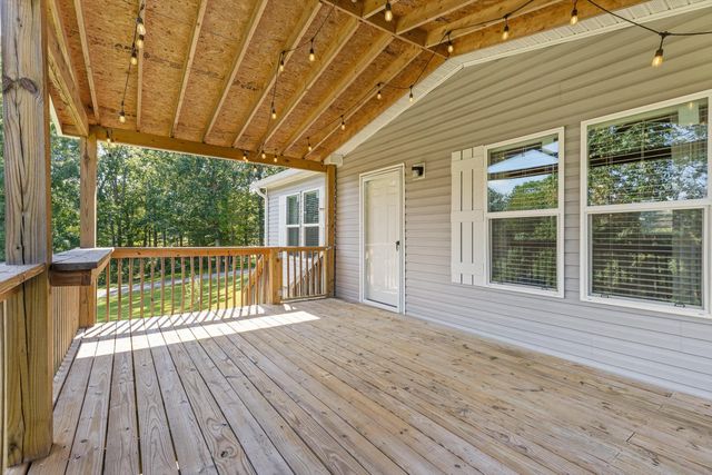 37 Scratch Ankle Road, Trenton, GA 30752