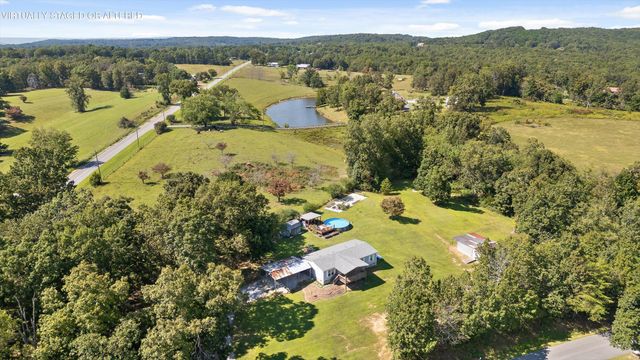 37 Scratch Ankle Road, Trenton, GA 30752