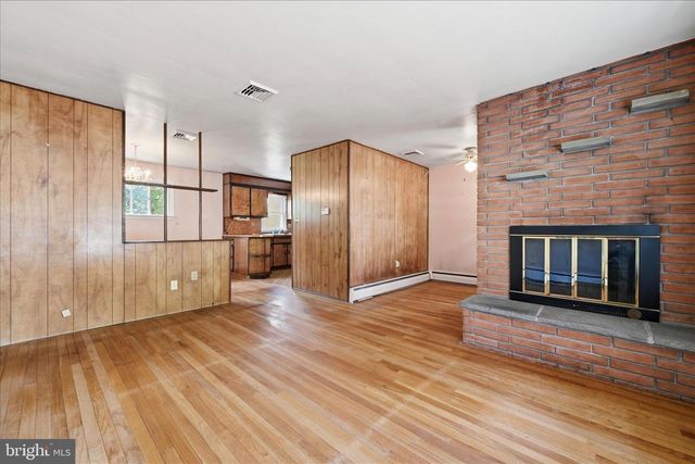 904 CRESTVIEW AVE, Reading, PA 19607