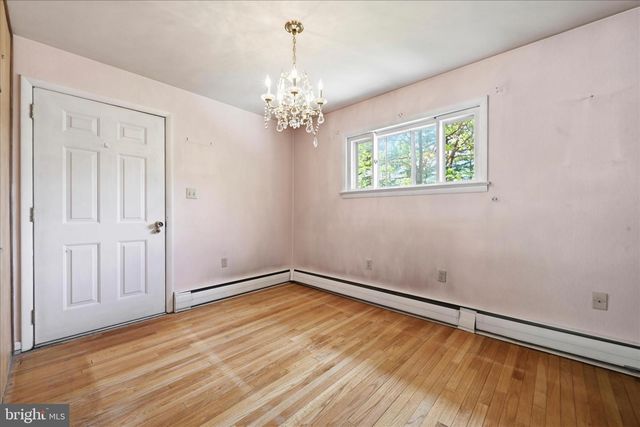 904 CRESTVIEW AVE, Reading, PA 19607