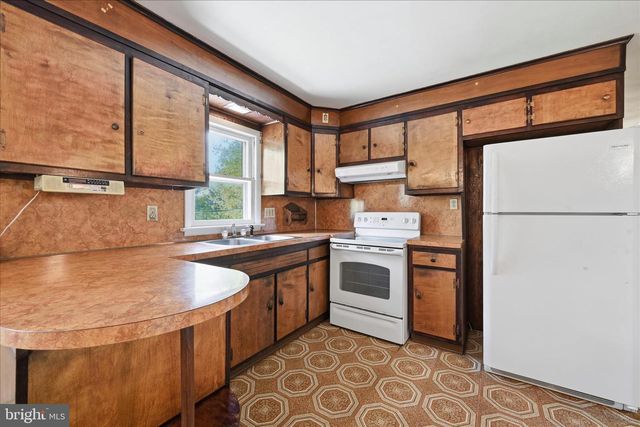 904 CRESTVIEW AVE, Reading, PA 19607