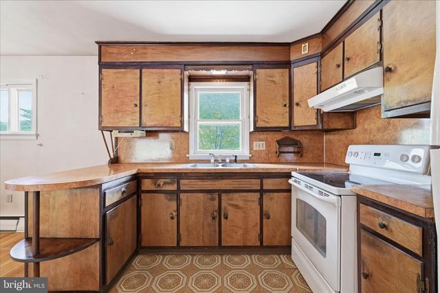 904 CRESTVIEW AVE, Reading, PA 19607