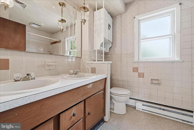 904 CRESTVIEW AVE, Reading, PA 19607