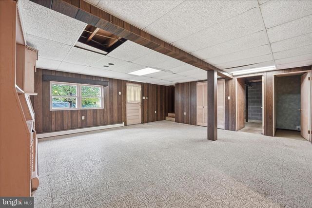 904 CRESTVIEW AVE, Reading, PA 19607