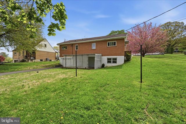904 CRESTVIEW AVE, Reading, PA 19607