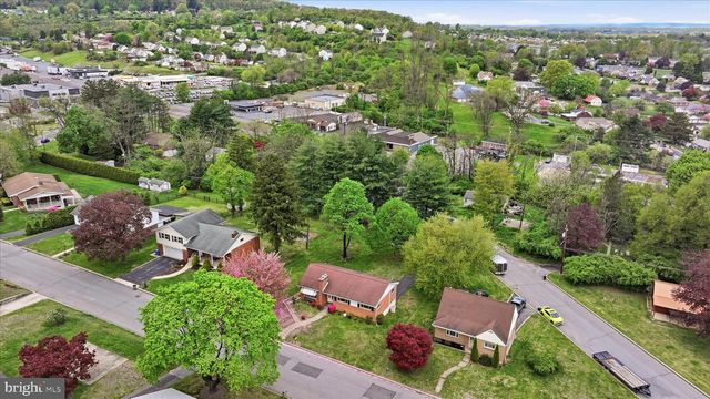 904 CRESTVIEW AVE, Reading, PA 19607