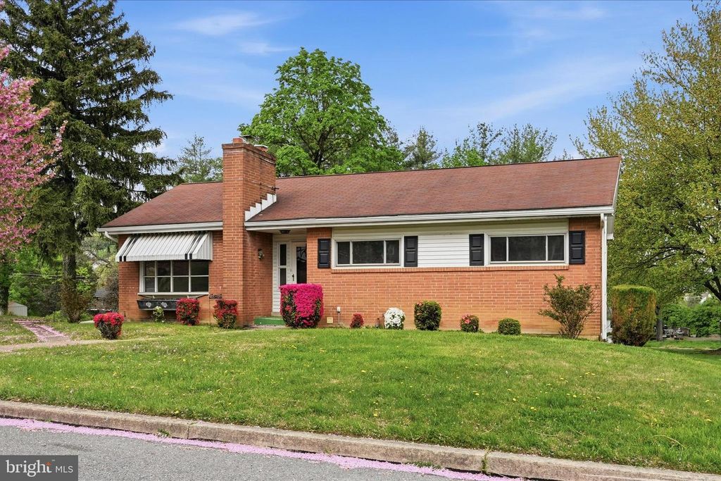 904 CRESTVIEW AVE, Reading, PA 19607