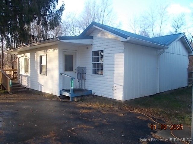 3095 N Coffee Pot Road, Austin, IN 47102