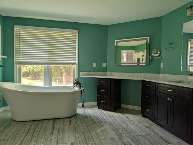 4 Shady Brook Ln, Mansfield, MA 02048