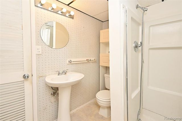 27807 Delton Street, Madison Heights, MI 48071