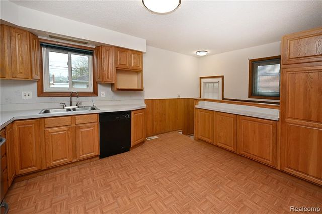 27807 Delton Street, Madison Heights, MI 48071