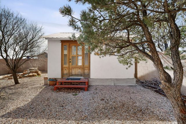 6114 Bisbee Place NW, Albuquerque, NM 87114