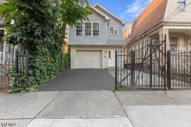 141 Fabyan Pl, Newark City, NJ 07112