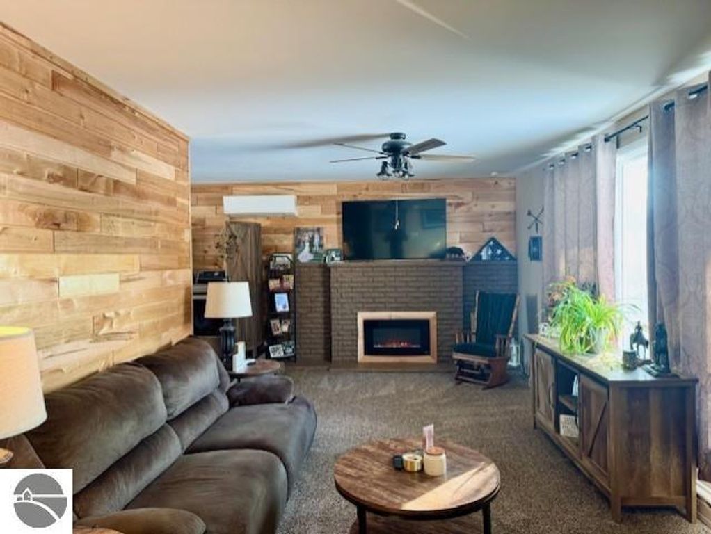 Image 2 of property listing at 1307 S State Road, Ithaca, MI 48847