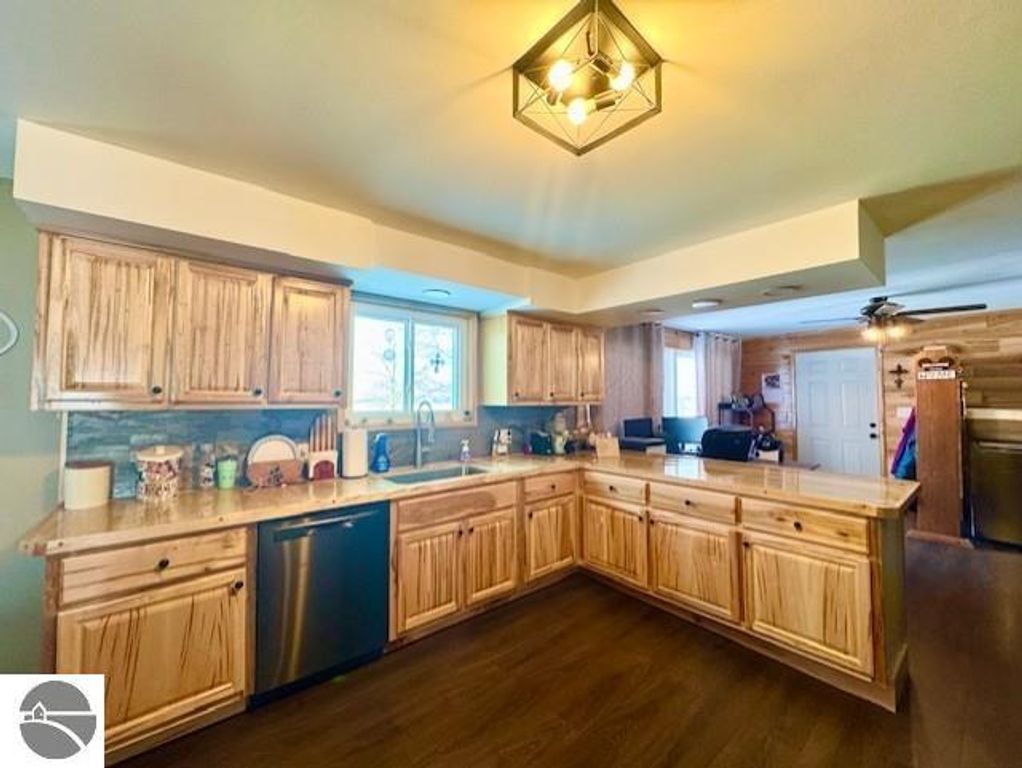 Image 4 of property listing at 1307 S State Road, Ithaca, MI 48847