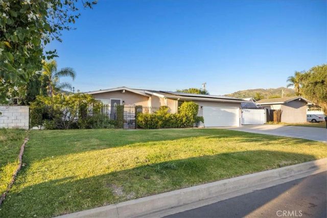 933 E Woodland, Glendora, CA 91741