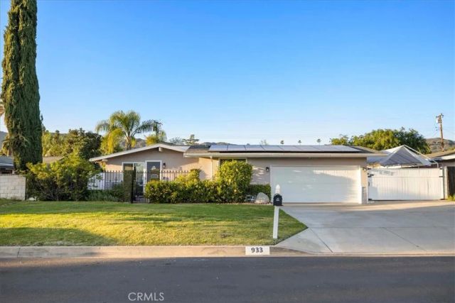 933 E Woodland, Glendora, CA 91741