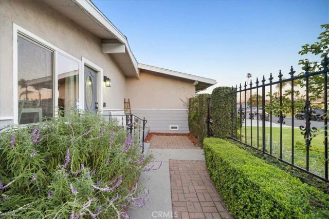 933 E Woodland, Glendora, CA 91741