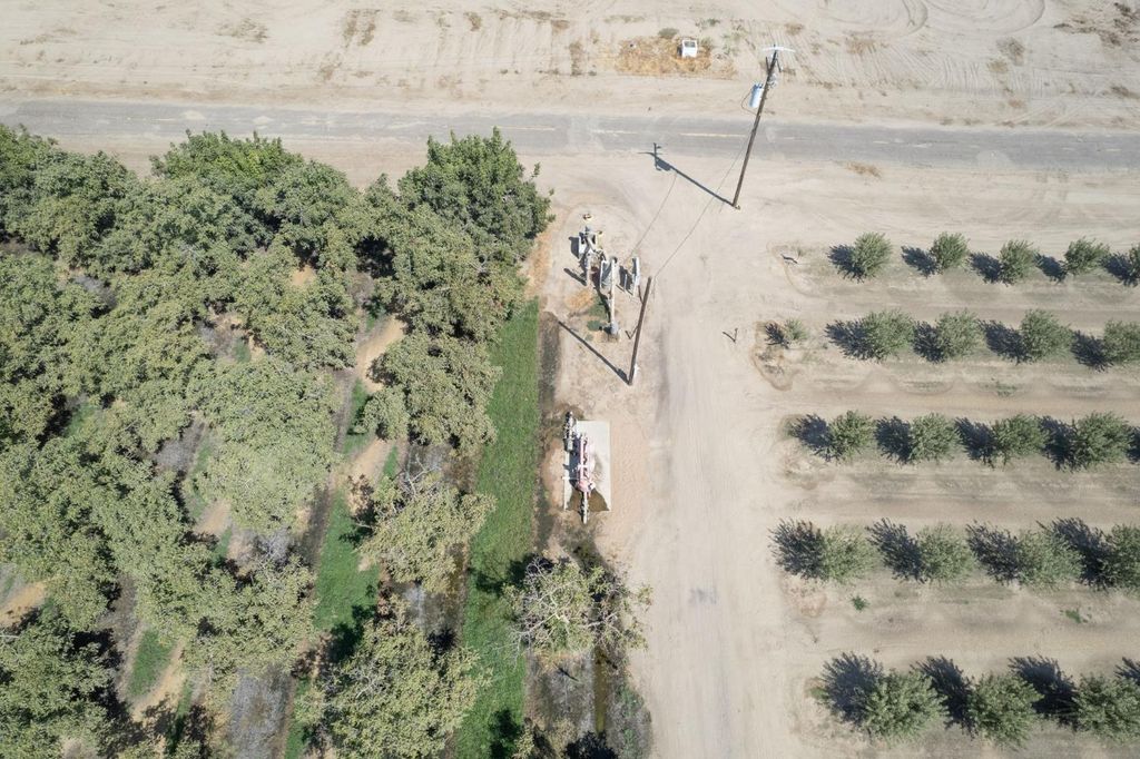 Image 7 of property listing at 24290 Avenue 5, Madera, CA 93637