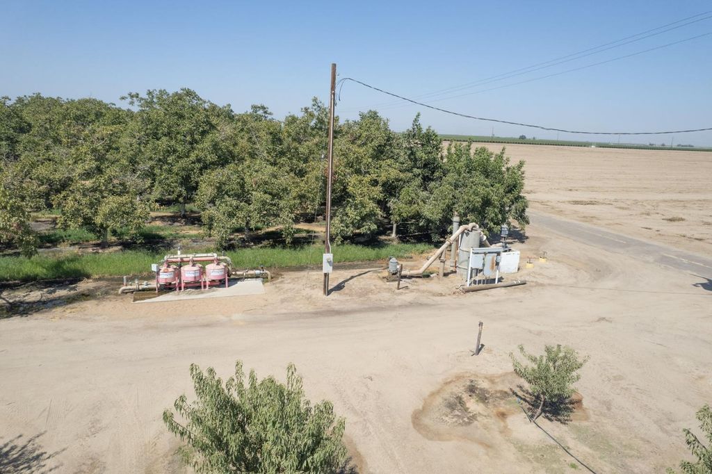 Image 8 of property listing at 24290 Avenue 5, Madera, CA 93637
