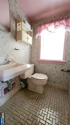 749 Ten Eyck Avenue, Lyndhurst, NJ 07071