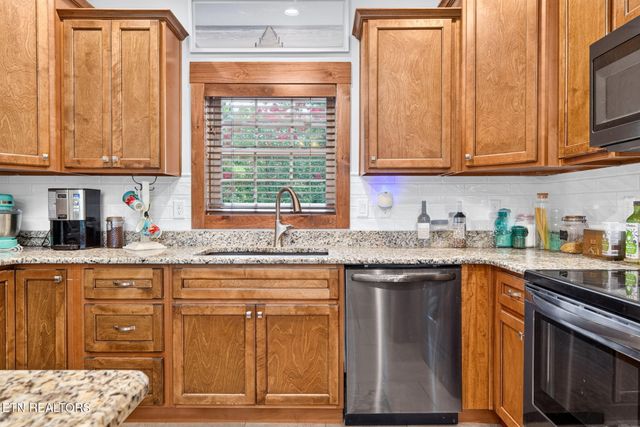 1452 Cook Rd, Crossville, TN 38555