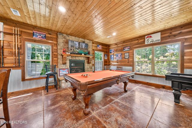 1452 Cook Rd, Crossville, TN 38555