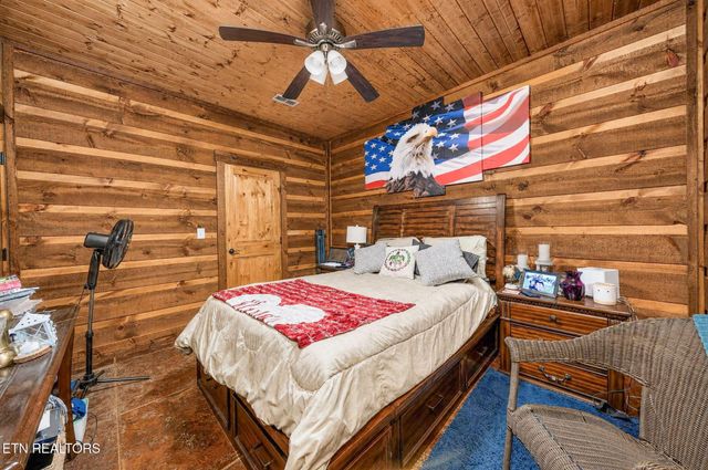 1452 Cook Rd, Crossville, TN 38555